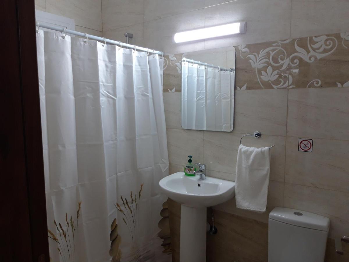 Costas Two-Bedroom Ground Floor Apartment Paphos Exterior photo
