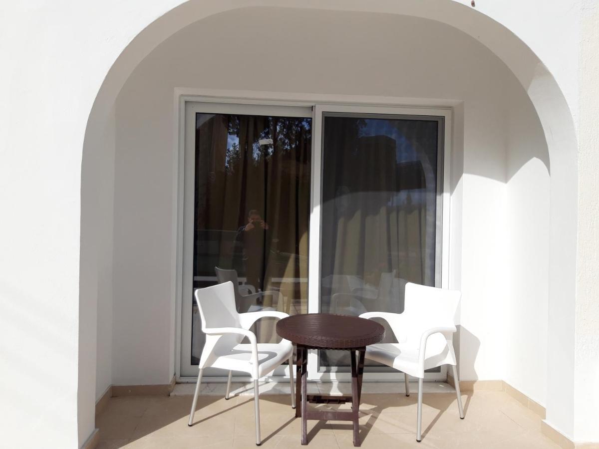 Costas Two-Bedroom Ground Floor Apartment Paphos Exterior photo